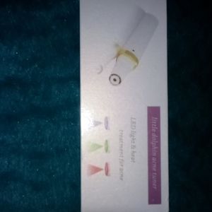** PRICE DROP** LED light & heat acne treatment